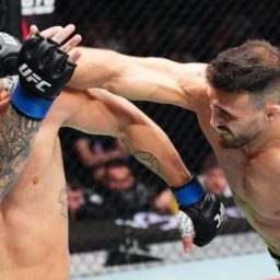Algoz de Ankalaev erra ao puxar guarda, é nocauteado e anuncia aposentadoria no UFC Paris