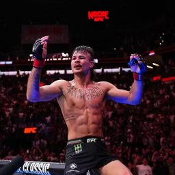 Em guerra frenética, Diego Lopes nocauteia Jean Silva em luta principal do UFC
