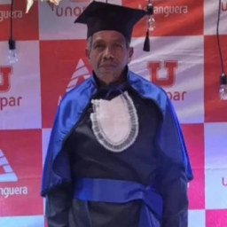 Pedreiro baiano realiza sonho e se forma em engenharia aos 61 anos