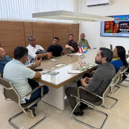 Ibirataia: Prefeito Sandro Futuca discute implantação da coleta seletiva no município