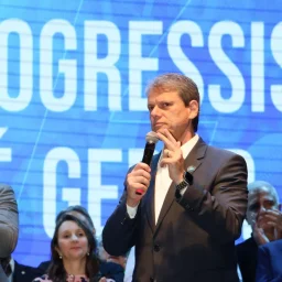 Tarcísio negocia anistia e Lula perde força em meio a julgamento de Bolsonaro