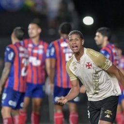 Vasco vence o Bahia de virada pelo Brasileiro e se afasta da zona de rebaixamento