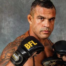 Vitor Belfort sofre concussão e está fora da luta com Wanderlei Silva