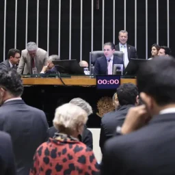 Câmara aprova licença menstrual de até dois dias por mês para mulheres com sintomas graves