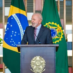 Lula anuncia que vai disputar quarto mandato em 2026