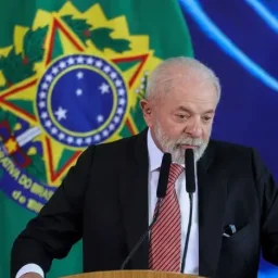 Lula avalia antecipar troca de ministros que devem disputar eleições em 2026