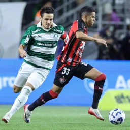 Palmeiras empata com Vitória e perde a chance de encostar na liderança