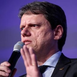 Tarcísio diz que gratidão a Bolsonaro não prescreve e exalta harmonia entre Poderes em SP