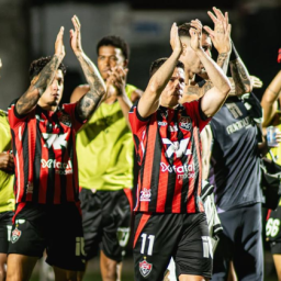 Vitória vê chance de rebaixamento crescer e liga alerta no Brasileirão; veja