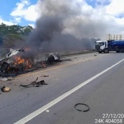 BR-101 é liberada em Mucuri cinco horas após acidente com 10 mortos