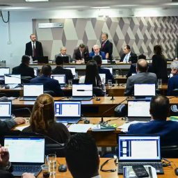 Comissão do Senado avança em proposta que reduz jornada semanal de trabalho