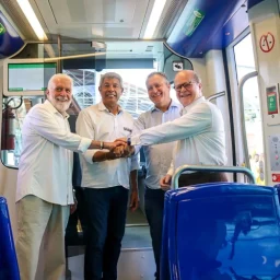 Jerônimo, Wagner e Rui participam de viagem-teste do VLT em Salvador