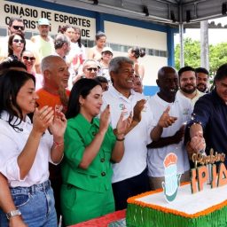 No aniversário de Ipiaú, governador Jerônimo Rodrigues entrega escola modernizada, complexo poliesportivo e 33 casas