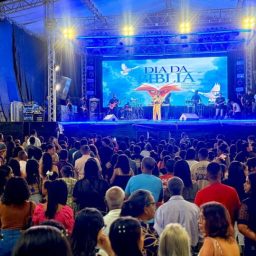 Ibirataia: Praça 7 de Setembro reúne multidão em celebração ao Dia da Bíblia