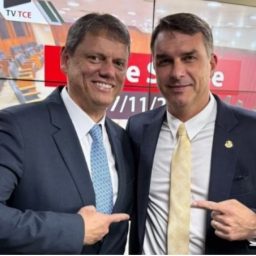 Tarcísio reafirma lealdade a Bolsonaro e diz que dará apoio para Flávio