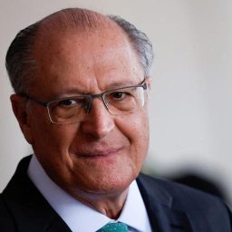 Alckmin avisa aliados: fica na vice de Lula ou vai capinar em Pinda