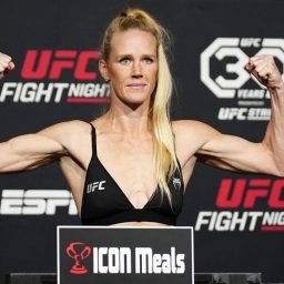 Holly Holm se coloca à disposição para revanche contra Ronda Rousey
