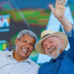 Lula pula ao som da BaianaSystem ao lado de Jerônimo e Rui