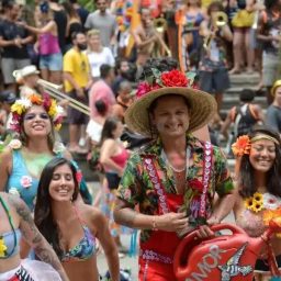 Brasil recebe 300 mil turistas estrangeiros no carnaval e bate recorde, estima Embratur