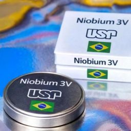 Brasileiros criam bateria capaz de “domar” nióbio para comportar altas densidades de energia