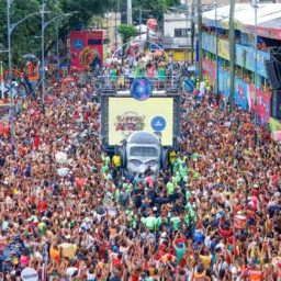 Centro supera Barra-Ondina e registra recorde na abertura do Carnaval