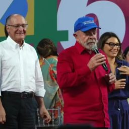 Com vaga pela vice em aberto, Alckmin e Lula trocam elogios em ato do PT em Salvador