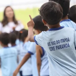 Ensino fundamental atinge 99,5% de frequência; atraso escolar cai