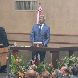 Governador destaca avanços em desenvolvimento social e economia durante sessão solene na ALBA