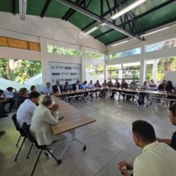 Prefeitura de Ipiaú fortalece parceria com o Governo do Estado e participa de debates estratégicos sobre a cadeia do cacau