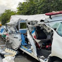 Três pessoas morrem após ambulância colidir com caminhão na BR-101; vítimas eram médico, técnica de enfermagem e acompanhante