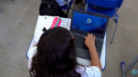 Acesso à internet em escolas da rede pública da Bahia chega a 94,3% em 2025