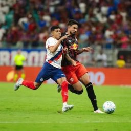 Bahia vence o Bragantino na Fonte Nova e segue no topo da Série A