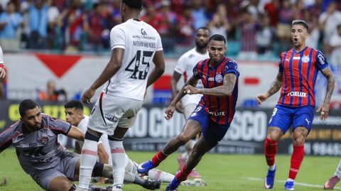 Com gols de Jean Lucas, Bahia vira sobre o Vitória e é bicampeão baiano