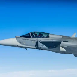 Brasil apresenta 1º caça supersônico F-39 Gripen fabricado no país