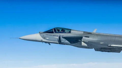 Brasil apresenta 1º caça supersônico F-39 Gripen fabricado no país