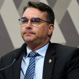 Flávio Bolsonaro inicia agenda no Nordeste com foco em pré-campanha