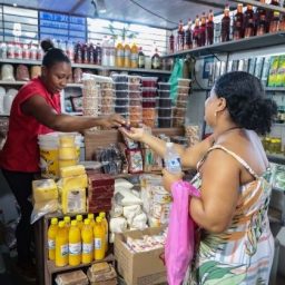 Governo sanciona lei que autoriza mercados da Bahia a vender medicamentos