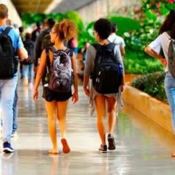 IBGE alerta para quadro preocupante na saúde mental de adolescentes