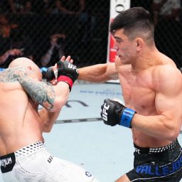 Imparável? Kevin Vallejos atropela Josh Emmett na luta principal do UFC Vegas 114