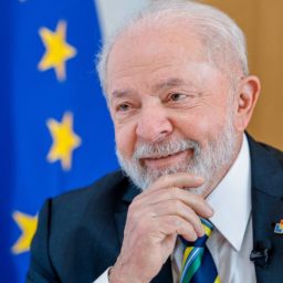 Datafolha: Lula lidera entre eleitores de centro e amplia vantagem sobre Flávio Bolsonaro