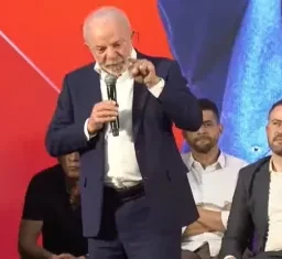 “Não vamos deixar alta chegar ao caminhoneiro”, diz Lula sobre combustíveis