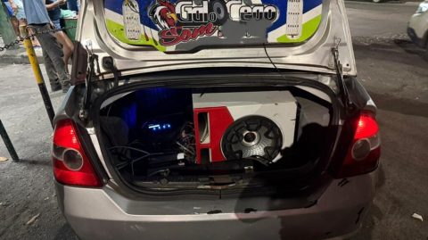 Polícia remove carros com som tipo paredão em bairros de Salvador