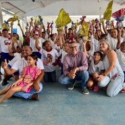 Prefeito Sandro Futuca realiza entrega de ovos de Páscoa para alunos da rede municipal de Ibirataia