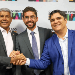 Prefeito ensaia adesão à base de Jerônimo Rodrigues