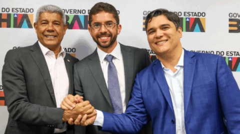 Prefeito ensaia adesão à base de Jerônimo Rodrigues