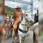 Com prefeitos e base aliada, Jerônimo testa força política em Milagres durante Festa dos Vaqueiros