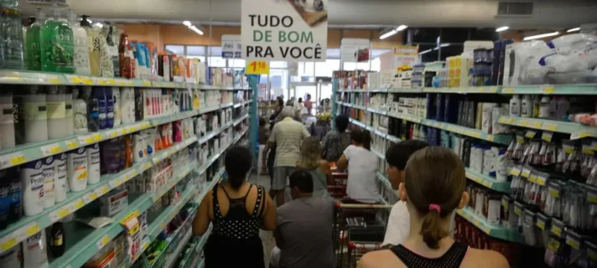 Consumo nos lares brasileiros sobe 3,2% em março ante igual mês de 2025, revela Abras