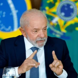 Lula aplica reciprocidade e PF retira credencial de agente de imigração dos EUA