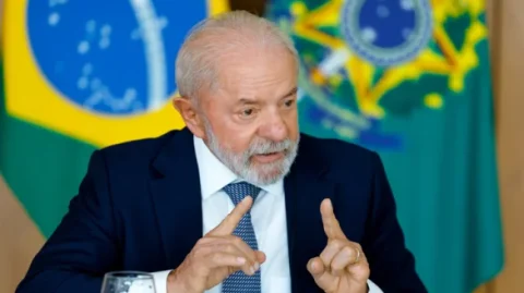 Lula aplica reciprocidade e PF retira credencial de agente de imigração dos EUA