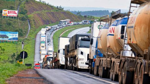 Preço do diesel S-10 sobe 9,2% em março e pressiona custos de frete